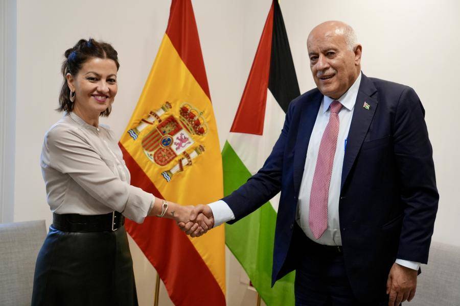 Sira Rego con el ministro de juventud y deportes palestino