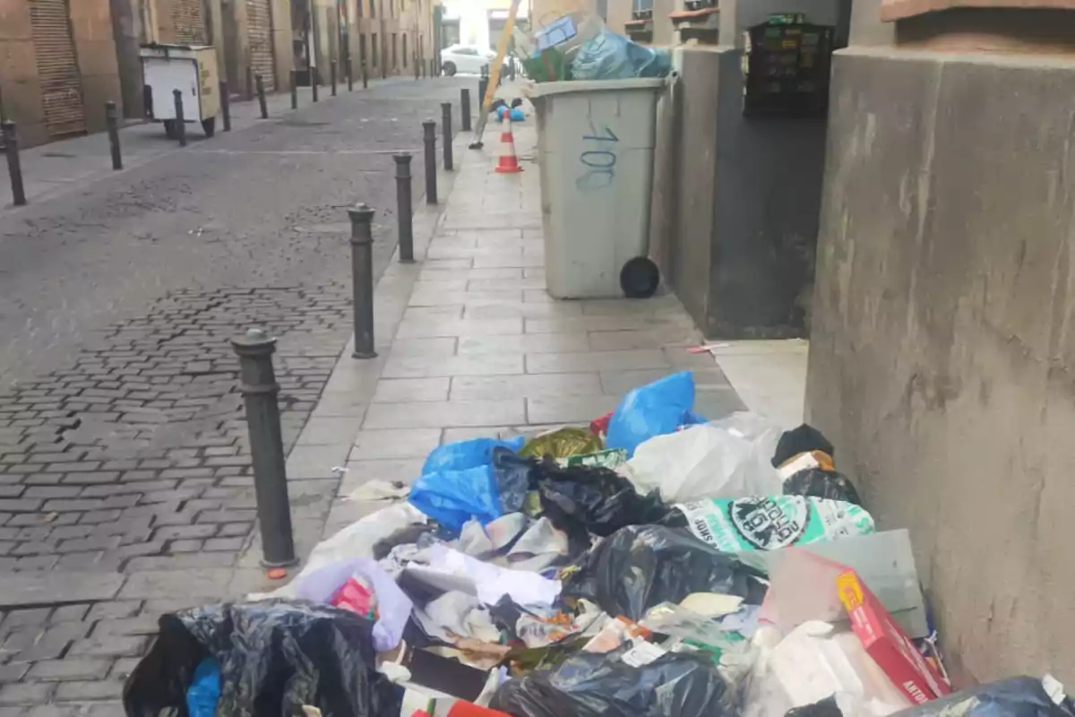 Lavapiés, al límite: El hartazgo vecinal ante un barrio atrapado por la ...