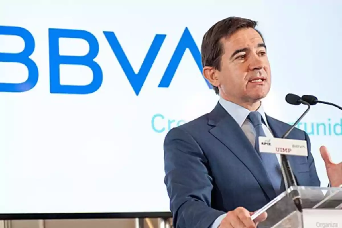 El BBVA gana su batalla al Sabadell: Luz verde a la OPA de Carlos ...